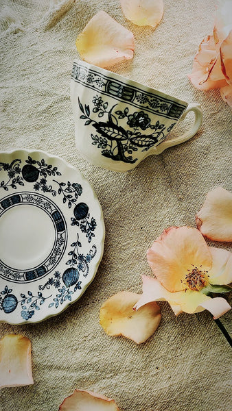 Lumânare Cup & Candle în ceașcă vintage Myott, model Blue Onion