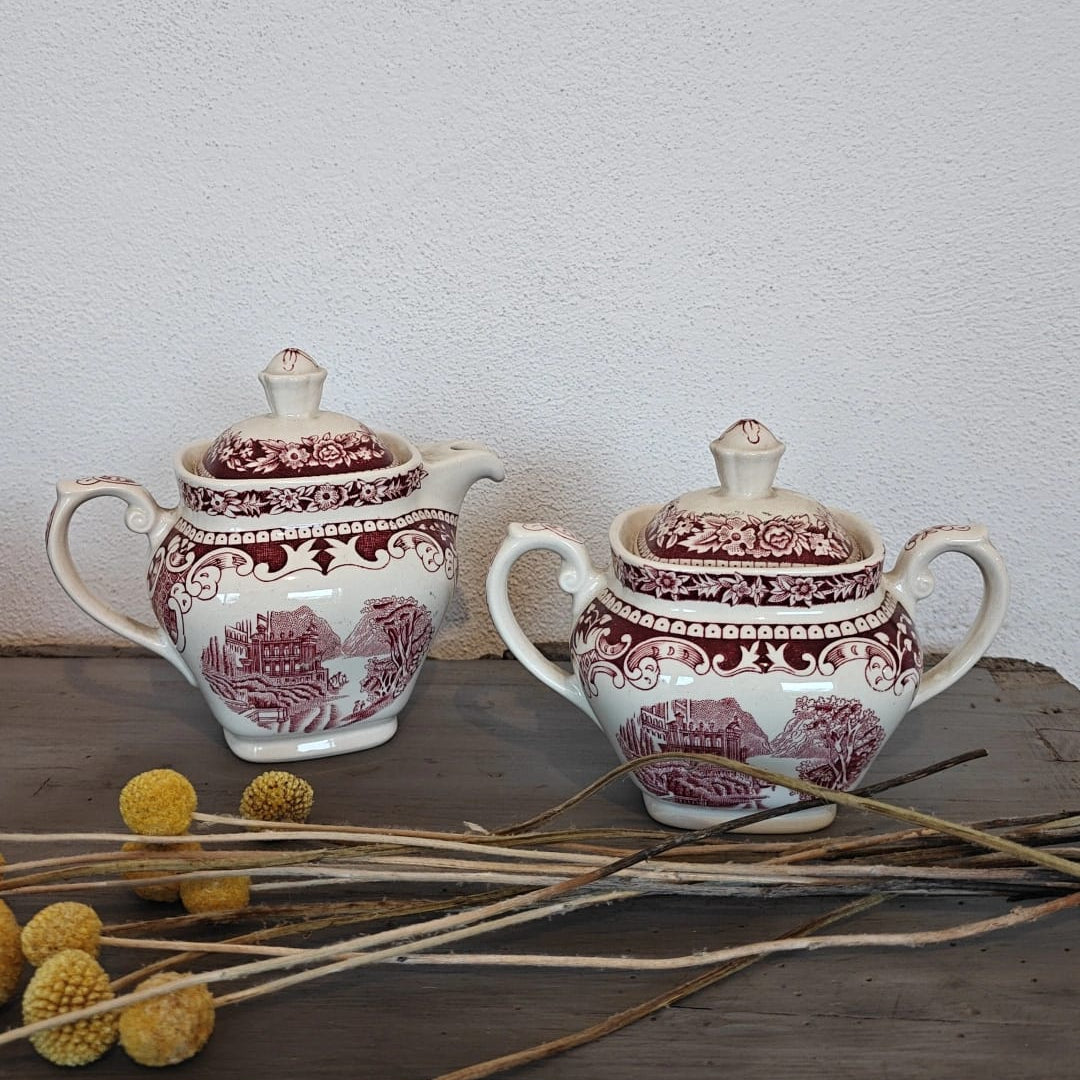 Set zaharniță și recipient de lapte