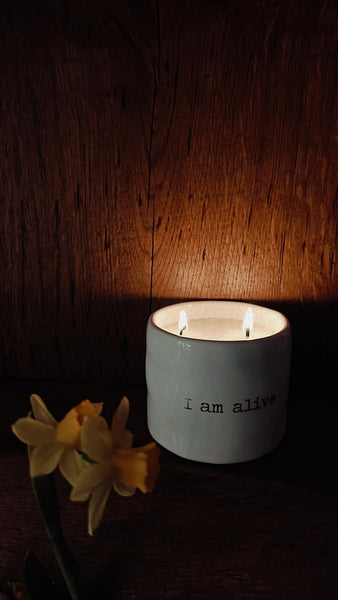 #IAMALIVE. Lumânare Cup & Candle cu mesajul I AM ALIVE