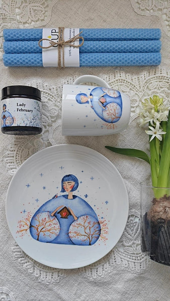 Cutie cadou #LadyFebruary. Lumânare #goodmood, cană, farfurie, lumânări din ceară de albine
