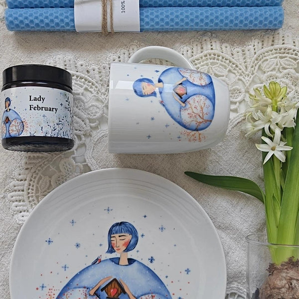 Cutie cadou #LadyFebruary. Lumânare #goodmood, cană, farfurie, lumânări din ceară de albine