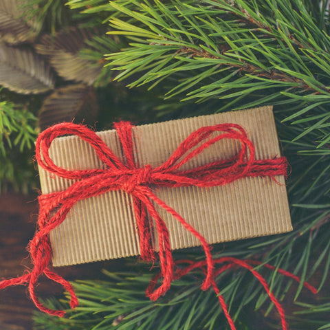 #Surpriza #deCadou. Cutie cu mix secret de lumânări și alte produse de la Cup & Candle